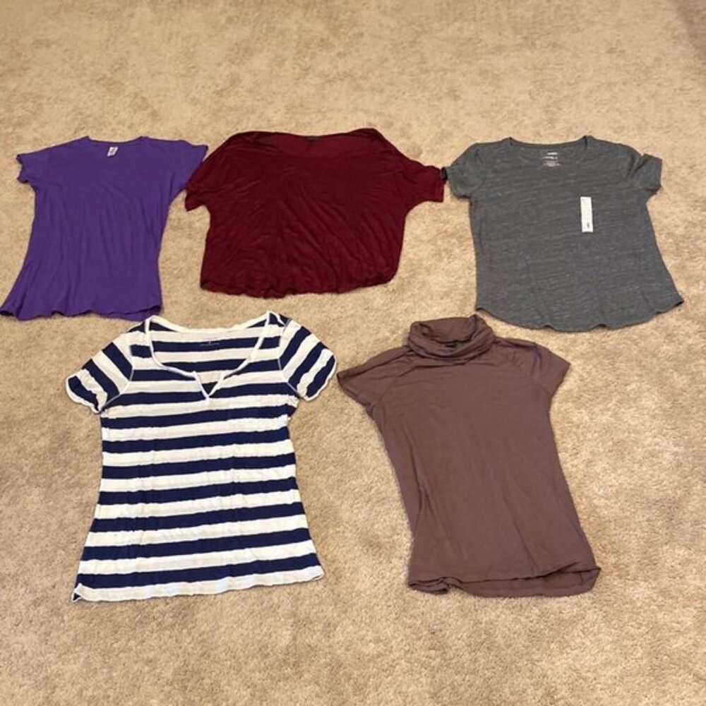 Woman’s Medium Short-Sleeved Shirts Lot